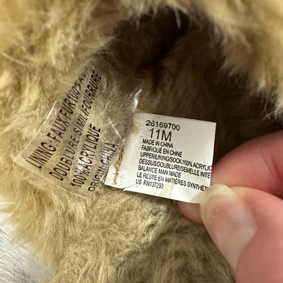 Clark’s Fur Slippers - Picture 2 of 3